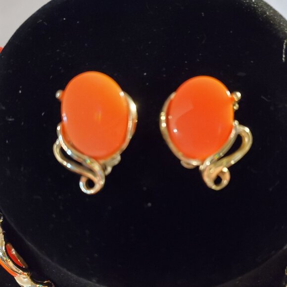 Vintage Thermoset Lucite Choker Necklace Earrings Set Orange Oval Gold Tone - Picture 8 of 12